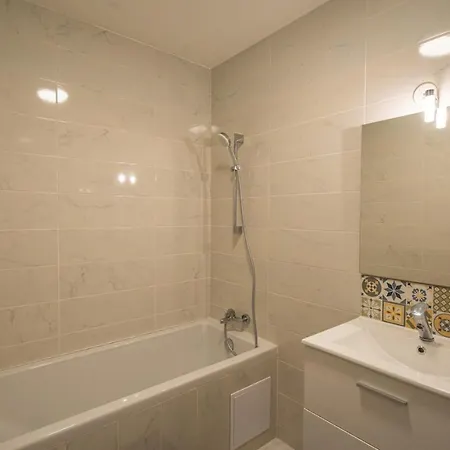 Capsule Ocean - Jacuzzi - Billard - Netflix - 2 Chambres - Cuisine Valenciennes Exterior photo